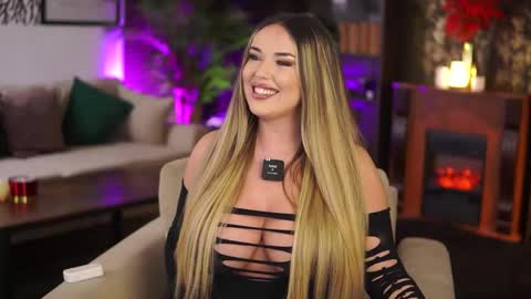 Eva online show from 10-22-25, 04:07