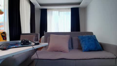  EVA LUNA online show from 12-14-25, 07:40