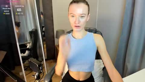 Snapshot of evatoniz chatting on 11-13-25, 01:15 Eva online show from 11-13-25, 01:15