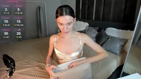 Snapshot of evatoniz chatting on 11-19-25, 01:16 Eva online show from 11-19-25, 01:16