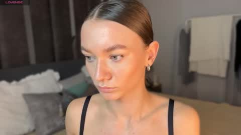 Snapshot of evatoniz chatting on 12-15-25, 01:10 Eva online show from 12-15-25, 01:10