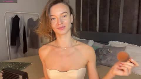 Snapshot of evatoniz chatting on 12-17-25, 01:22 Eva online show from 12-17-25, 01:22