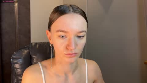 Snapshot of evatoniz chatting on 12-22-25, 01:13 Eva online show from 12-22-25, 01:13