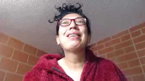 Snapshot of evatuya chatting on 05-25-26, 10:38 eva55 online show from 05-25-26, 10:38