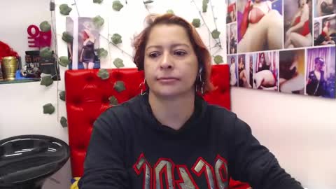 Snapshot of evatwiss chatting on 02-14-25, 11:21 Eva Twiss online show from 02-14-25, 11:21