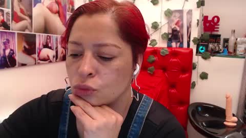 Snapshot of evatwiss chatting on 03-10-25, 11:42 Eva Twiss online show from 03-10-25, 11:42