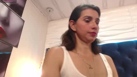 Snapshot of evawilliams_ chatting on 01-30-25, 10:41 Eva online show from 01-30-25, 10:41