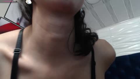 Snapshot of evawilliams_ chatting on 03-06-25, 08:37 Eva online show from 03-06-25, 08:37