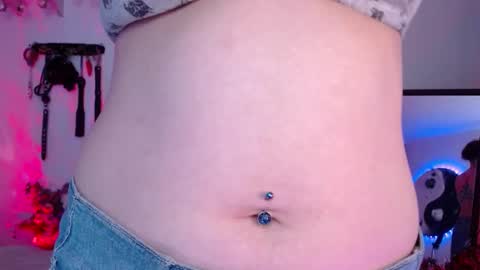 Eve Blue  friends. IG eve blue77 TW EveBlue 1 OF eveblue7 online show from 11-10-25, 12:31