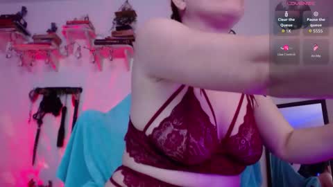 Eve Blue  friends. IG eve blue77 TW EveBlue 1 OF eveblue7 online show from 11-24-25, 03:28