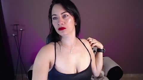 Snapshot of evee_e chatting on 05-22-26, 03:39 Evee online show from 05-22-26, 03:39