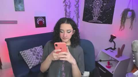 Snapshot of evee_uwu chatting on 10-21-25, 04:51 Eve Jane online show from 10-21-25, 04:51