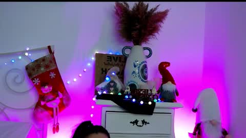 Snapshot of evehyde chatting on 12-19-25, 09:22 Eve online show from 12-19-25, 09:22