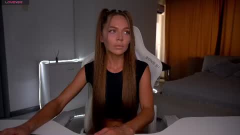 Evelina online show from 07-25-26, 12:25