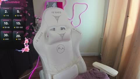 Evelina online show from 03-29-26, 03:28