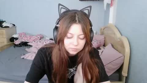Snapshot of evelinamercer chatting on 06-10-26, 10:14 Alice 3 online show from 06-10-26, 10:14