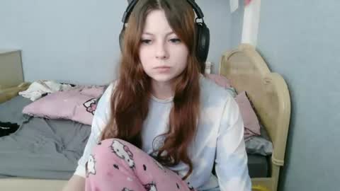 Snapshot of evelinamercer chatting on 07-10-26, 09:01 Alice 3 online show from 07-10-26, 09:01