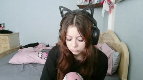 Snapshot of evelinamercer chatting on 07-15-26, 09:03 Alice 3 online show from 07-15-26, 09:03
