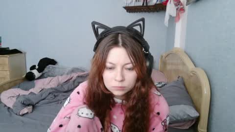 Snapshot of evelinamercer chatting on 07-18-26, 10:41 Alice 3 online show from 07-18-26, 10:41