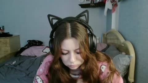 Snapshot of evelinamercer chatting on 07-24-26, 11:30 Alice 3 online show from 07-24-26, 11:30