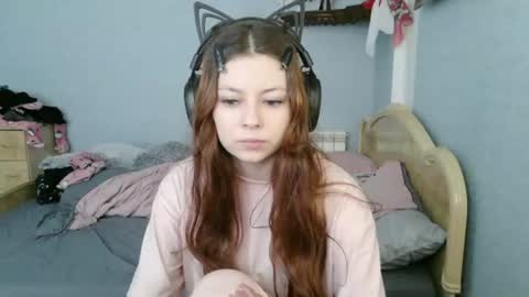Snapshot of evelinamercer chatting on 07-25-26, 10:35 Alice 3 online show from 07-25-26, 10:35