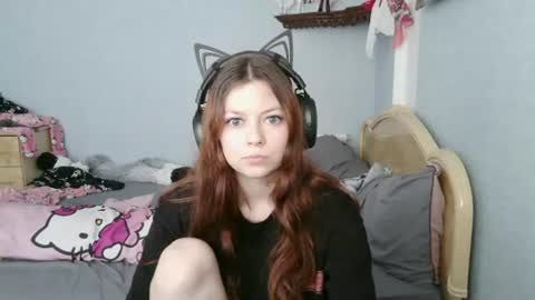 Snapshot of evelinamercer chatting on 07-28-26, 11:05 Alice 3 online show from 07-28-26, 11:05