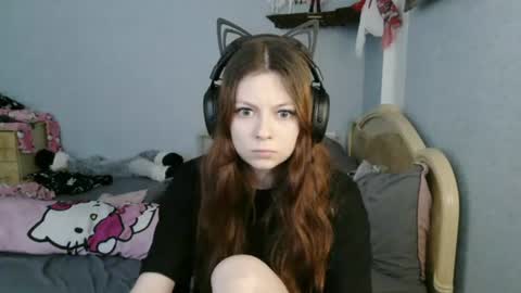 Snapshot of evelinamercer chatting on 07-28-26, 02:13 Alice 3 online show from 07-28-26, 02:13