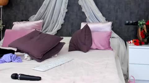 evellynereys online show from 02-28-25, 07:58