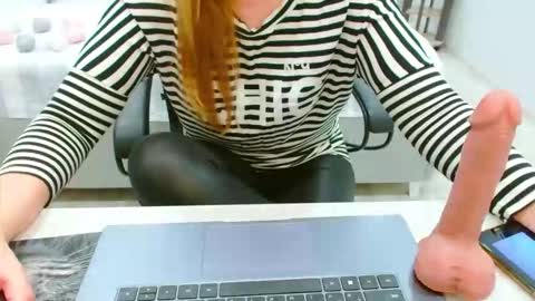 Snapshot of evelove33 chatting on 05-02-26, 05:29 evelove online show from 05-02-26, 05:29