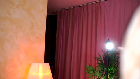 Snapshot of evelyn_evyy chatting on 01-12-25, 07:10 Evelyn online show from 01-12-25, 07:10