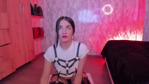 Evelyn online show from 10-20-25, 04:51