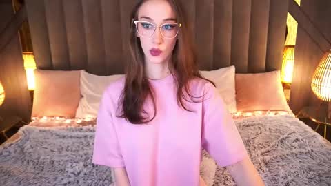 Snapshot of evelyn_rush1 chatting on 02-24-25, 03:23 evelyn rush1 online show from 02-24-25, 03:23