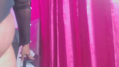 Evelyn Sandoval online show from 12-18-25, 02:28