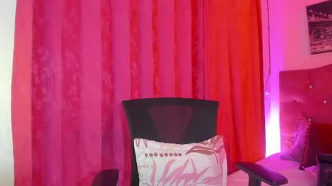 Evelyn Sandoval online show from 04-14-26, 12:27