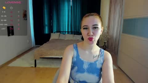 Snapshot of evelyn_smiths chatting on 04-15-26, 03:35 Evelyn Smiths online show from 04-15-26, 03:35