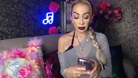 EvelynaGrey online show from 01-20-25, 02:43