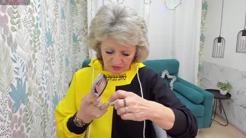 Evelyn online show from 12-26-24, 05:04