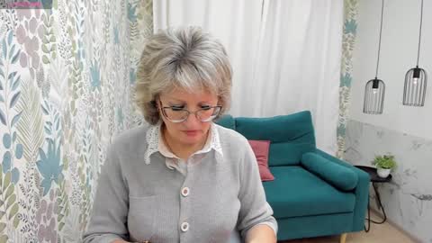 Evelyn online show from 02-03-25, 05:18