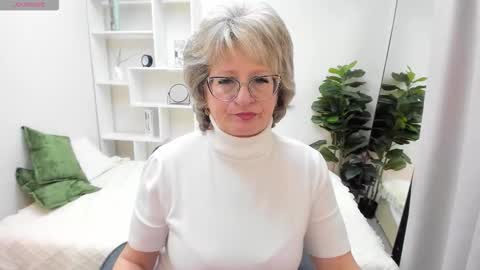 Evelyn online show from 10-14-25, 05:08