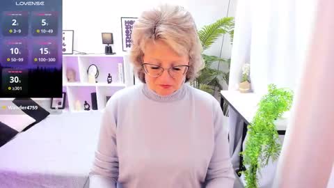 Evelyn online show from 11-05-25, 05:29