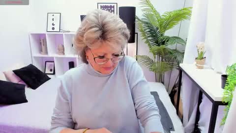 Evelyn online show from 12-01-25, 05:12