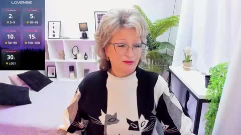 Evelyn online show from 12-02-25, 05:13