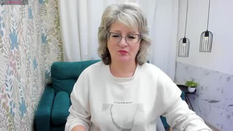 Evelyn online show from 05-19-26, 05:03