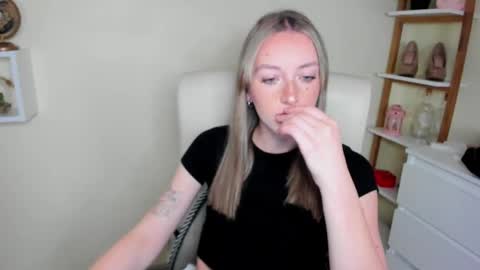 evelynblond online show from 11-28-25, 01:47