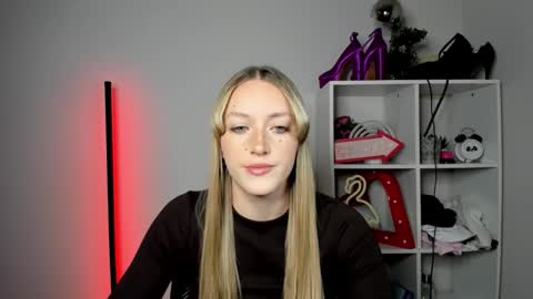 Snapshot of evelynblond chatting on 05-05-26, 12:24 evelynblond online show from 05-05-26, 12:24