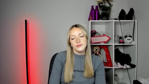 Snapshot of evelynblond chatting on 05-11-26, 04:26 evelynblond online show from 05-11-26, 04:26