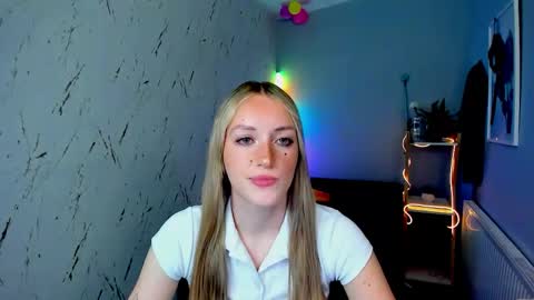 Snapshot of evelynblond chatting on 06-03-26, 10:51 evelynblond online show from 06-03-26, 10:51