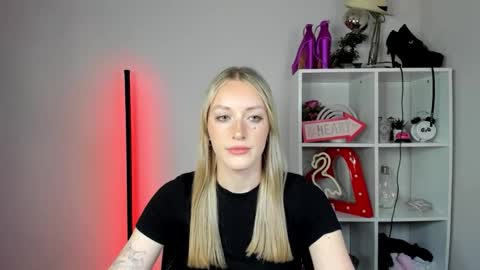 Snapshot of evelynblond chatting on 06-04-26, 12:22 evelynblond online show from 06-04-26, 12:22