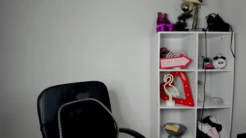 Snapshot of evelynblond chatting on 06-11-26, 12:47 evelynblond online show from 06-11-26, 12:47