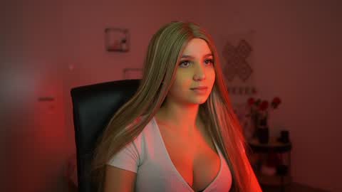 Snapshot of evelyncage_ chatting on 12-15-24, 06:59 evelyncage_ online show from 12-15-24, 06:59